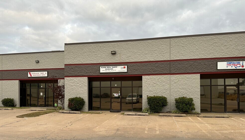 More Photos Of 10404 E 55th Pl, Tulsa Showroom For Lease