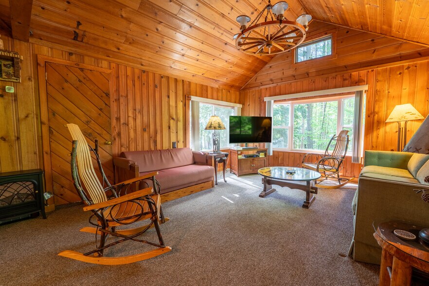 More Photos Of 224 N Shore Rd, Hadley Hotel For Sale