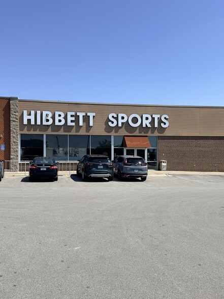 More Photos Of 895-975 W College St, Marshall Unknown For Lease