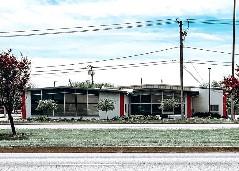 Primary Photo Of 271 E North Ave, Glendale Heights Freestanding For Sale