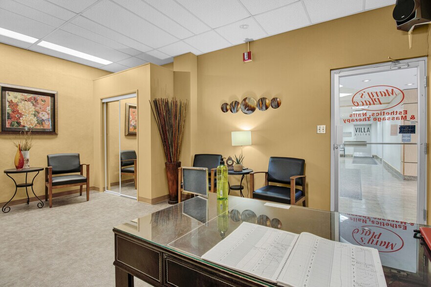 More Photos Of 11520 100 Av NW, Edmonton Apartments For Sale