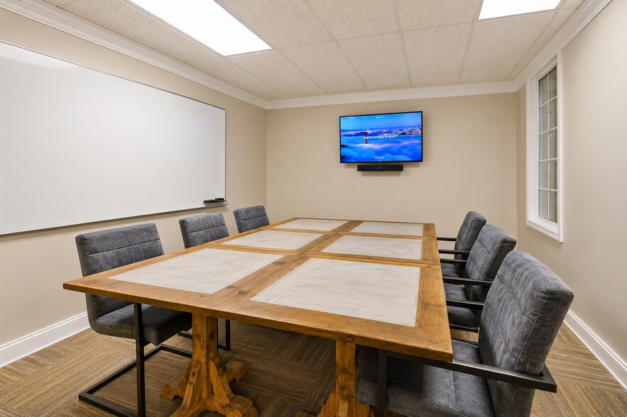 More Photos Of 4795 Commercial Plaza St, Winston-Salem Manufacturing For Sale