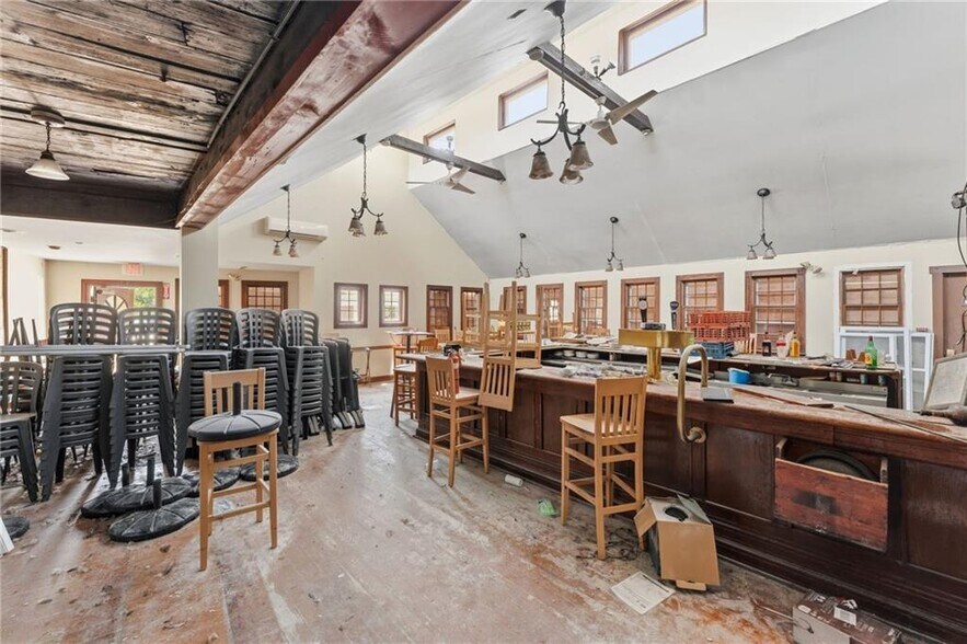 More Photos Of 3376 Post Rd, Warwick Restaurant For Sale