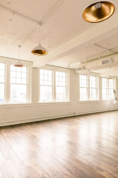 More Photos Of 1601 Chalk Hill Rd, Dallas Loft Creative Space For Sale