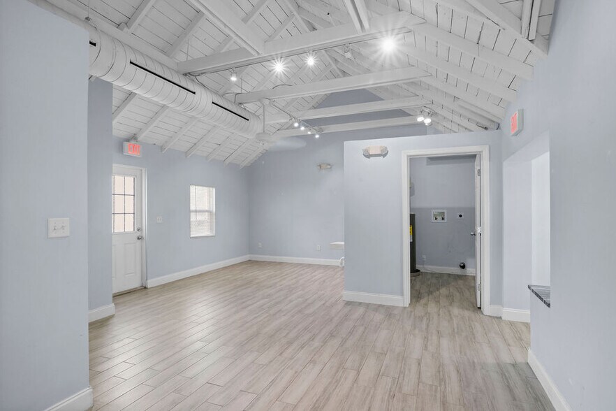 More Photos Of 900 SW Martin Downs Blvd, Palm City Freestanding For Lease