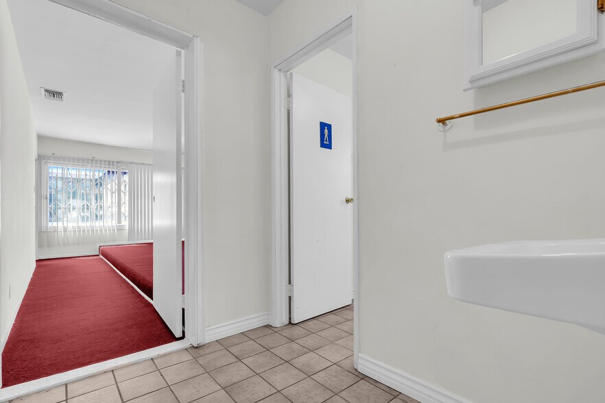 More Photos Of 9707 Flower St, Bellflower Religious Facility For Lease