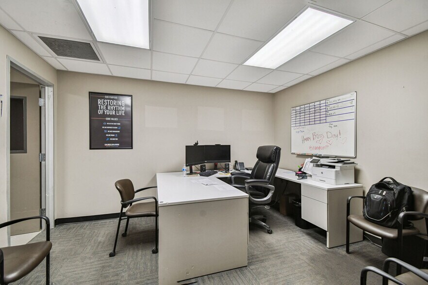 More Photos Of 4811 W Sligh Ave, Tampa Warehouse For Lease