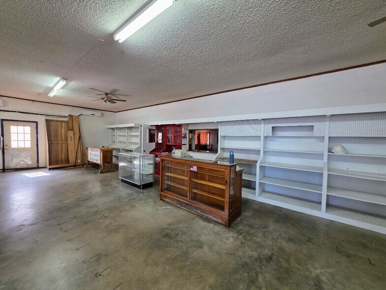 More Photos Of 116 Broadway St, Mertzon General Retail For Sale