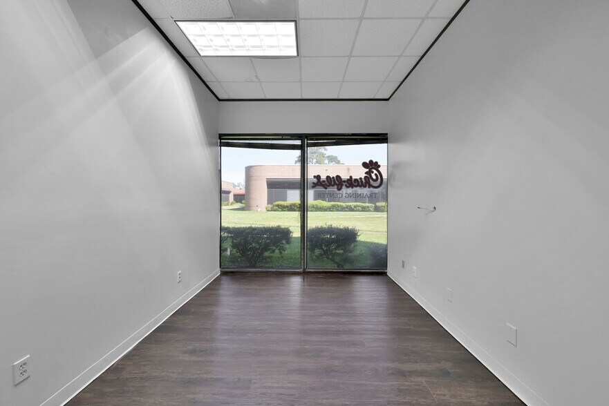 More Photos Of 25307 I-45, Spring Medical For Lease