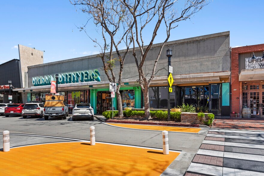 More Photos Of 328-330 N San Fernando Blvd, Burbank Storefront For Lease