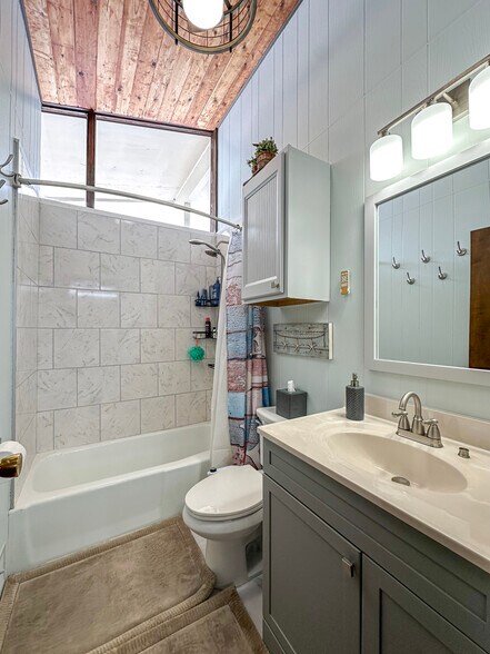 More Photos Of 752 W Faith St, Spruce Flex For Sale