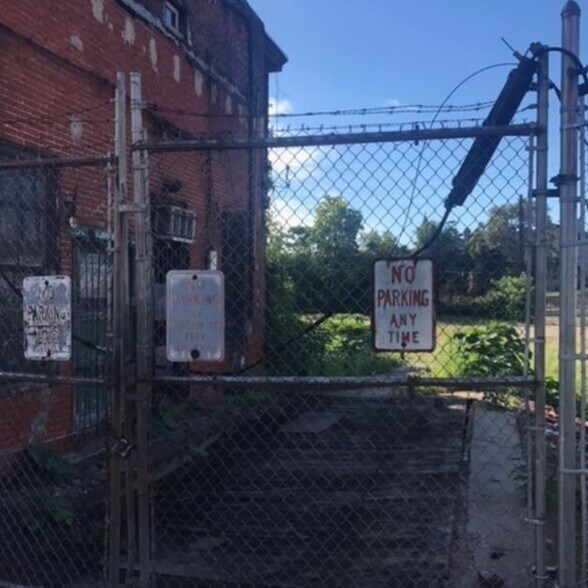 More Photos Of 4036 Poplar St, Philadelphia Auto Repair For Lease