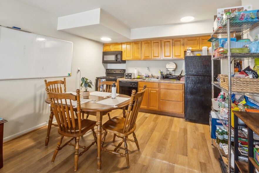More Photos Of 120 Wilbur St, Newark Apartments For Sale