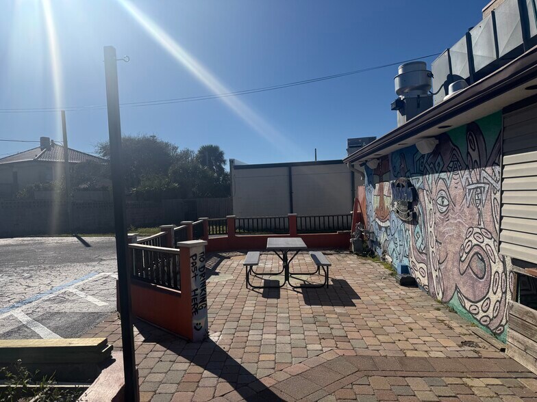 More Photos Of 336 E International Speedway Blvd, Daytona Beach Restaurant For Sale