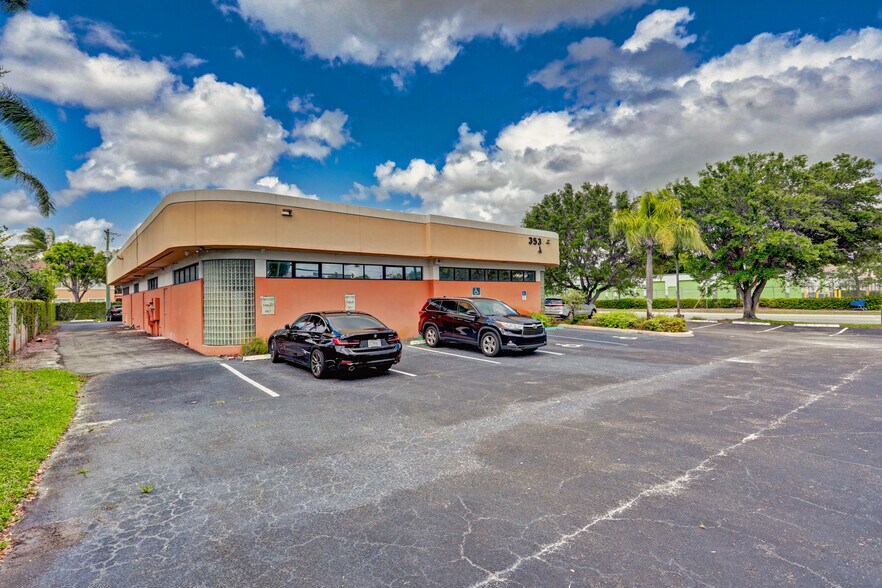 More Photos Of 3537 Forest Hill Blvd, West Palm Beach Medical For Lease