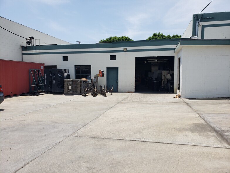More Photos Of 1947 1st St, San Fernando Manufacturing For Sale
