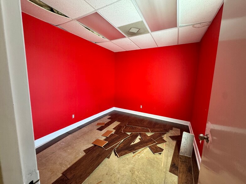 More Photos Of 421 N Gilmer Ave, Lanett General Retail For Sale