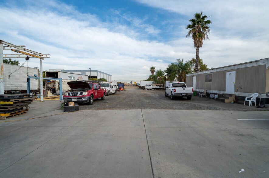 More Photos Of 2023 S Bon View Ave, Ontario Contractor Storage Yard For Sale