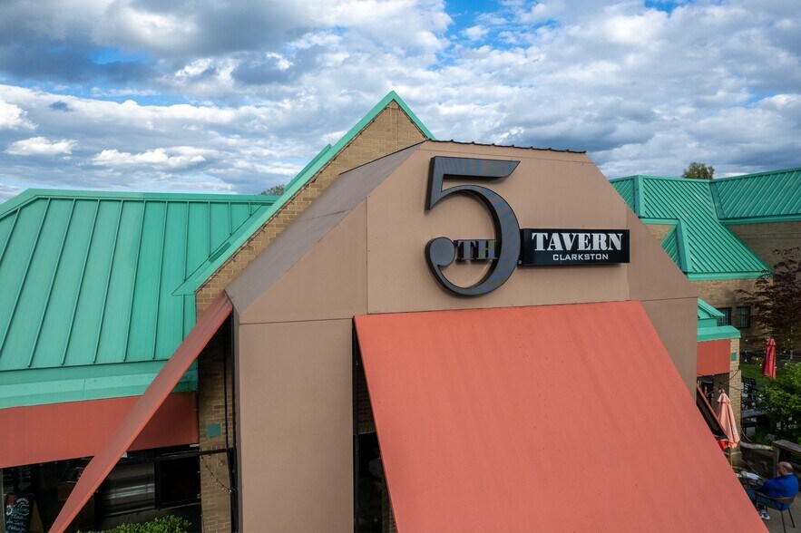 More Photos Of 7210 N Main St, Clarkston Medical For Lease