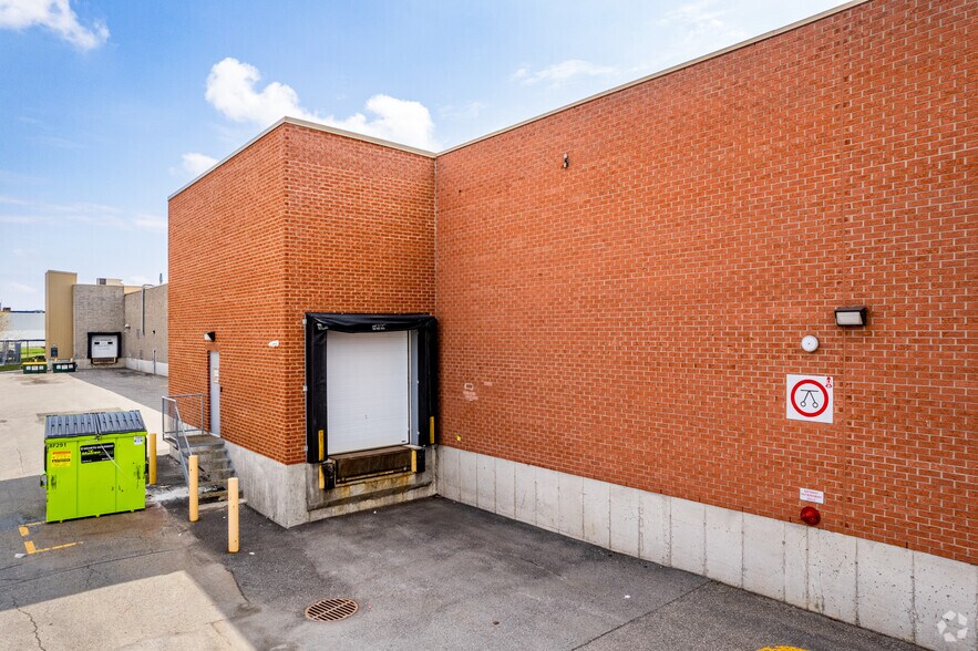 More Photos Of 275-395 Rue Kesmark, Dollard-des-Ormeaux Flex For Lease