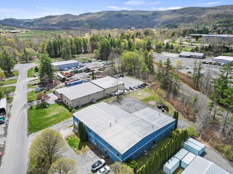 More Photos Of 8 Run Way, Lee Flex For Sale