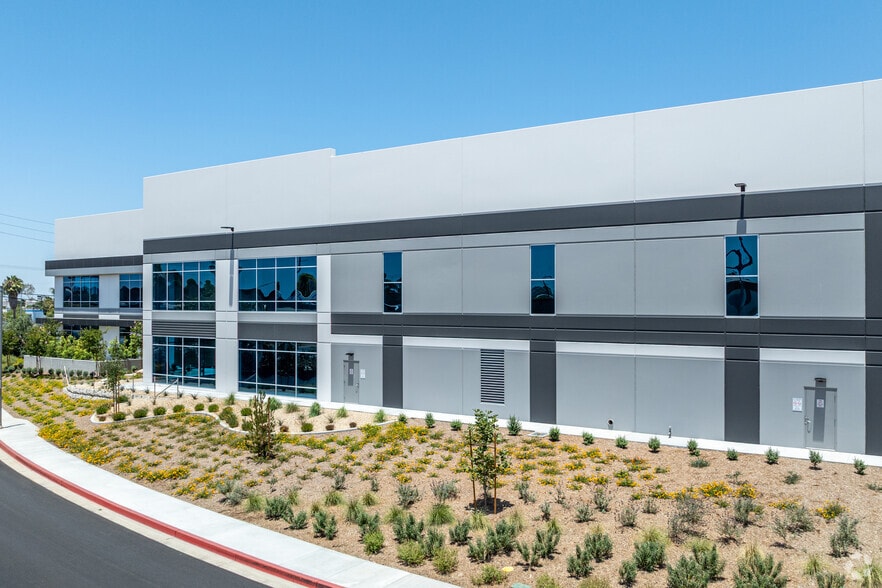 More Photos Of 1500 S Raymond Ave, Fullerton Distribution For Lease