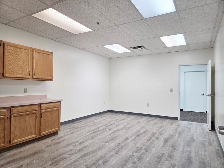 More Photos Of 1929 W Lone Cactus Dr, Phoenix Light Distribution For Sale