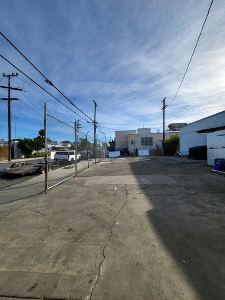 More Photos Of 3700 S Main St, Los Angeles General Retail For Lease