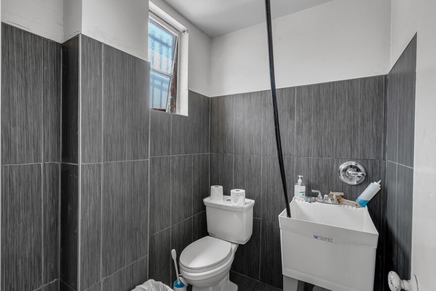 More Photos Of 5711 Sheila St, Commerce Warehouse For Sale