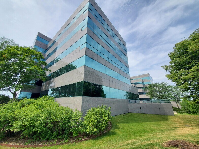 More Photos Of 4425 N River Blvd NE, Cedar Rapids Office For Sale