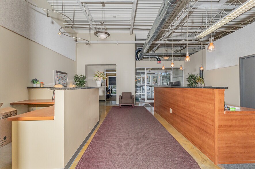 More Photos Of 5546 Fair Ln, Fairfax Office For Lease