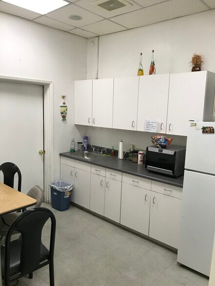 More Photos Of 301-307 N Main St, Santa Ana Storefront For Sale