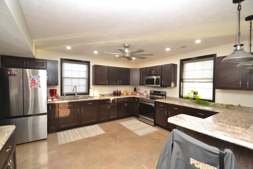More Photos Of 3247 E State Road 28, Tipton Warehouse For Sale