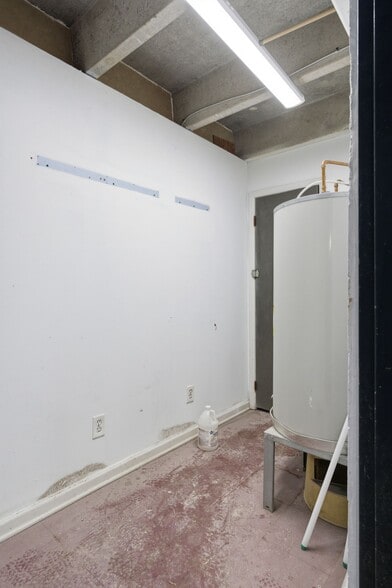 More Photos Of 1404-1406 McGavock Pike, Nashville General Retail For Lease