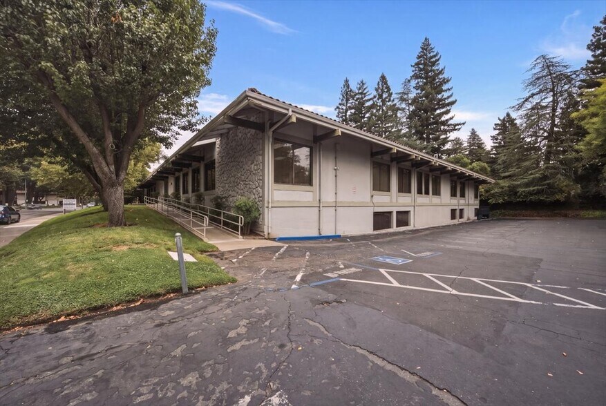 More Photos Of 700 University Ave, Sacramento Office For Lease
