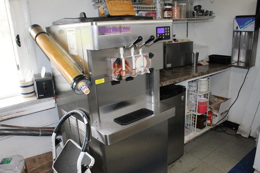 More Photos Of 408 E Comanche Ave, Shabbona General Retail For Sale