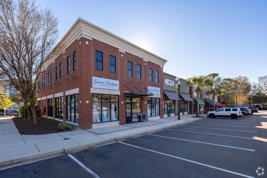 More Photos Of 600 Long Point Rd, Mount Pleasant Unknown For Lease