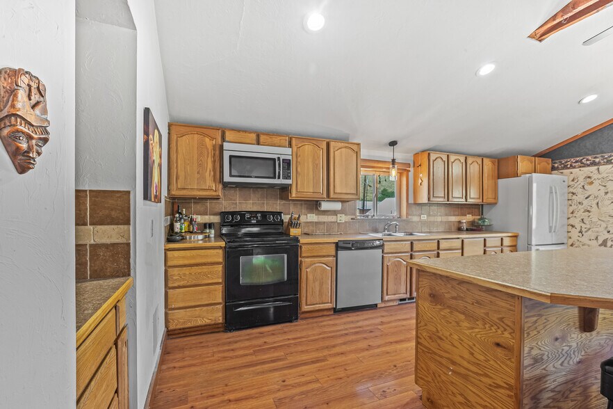 More Photos Of 302 Berger St, Riggins Apartments For Sale