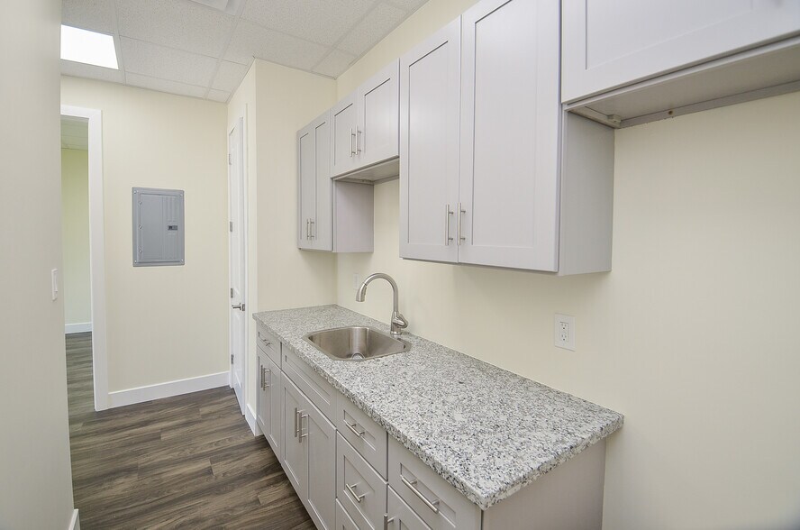 More Photos Of 3107 Elrod Rd, Katy Unknown For Lease