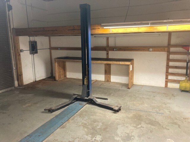 More Photos Of 960 Chalmer Dr, Marco Island Light Manufacturing For Sale