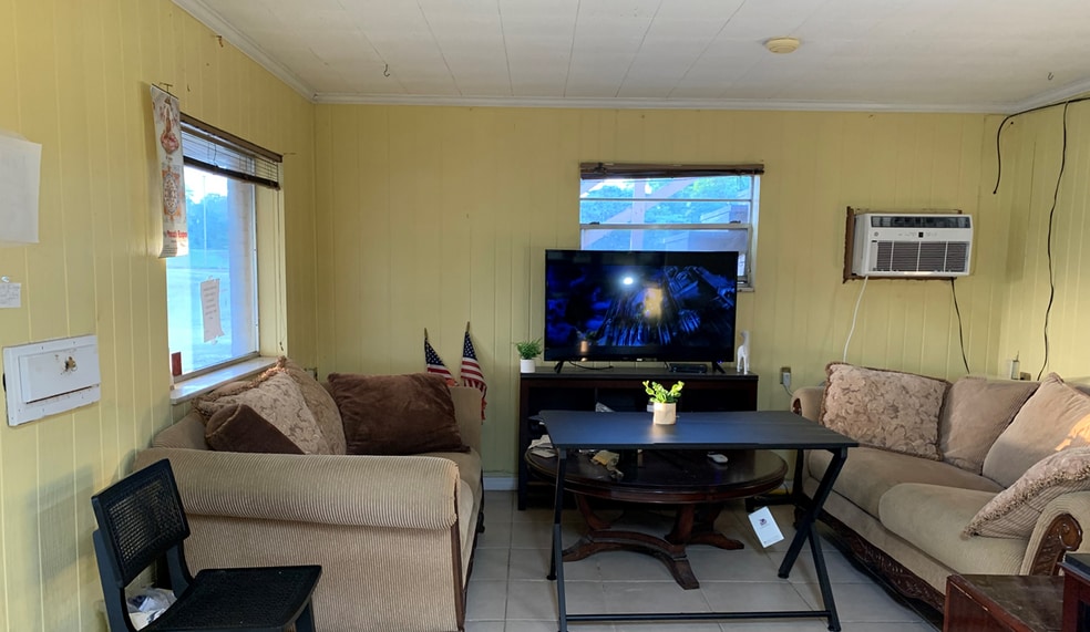 More Photos Of 3682 N College Ave, Jackson Hotel For Sale