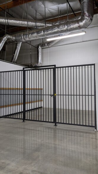 More Photos Of 13170 Spring St, Baldwin Park Warehouse For Lease