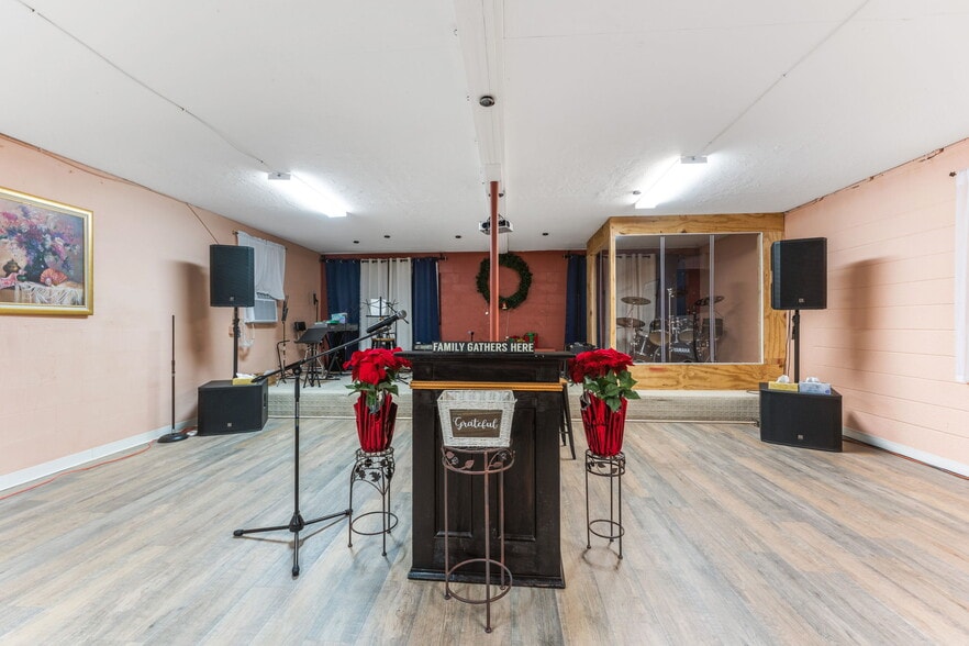 More Photos Of 2506 9th St, Bradenton Freestanding For Sale