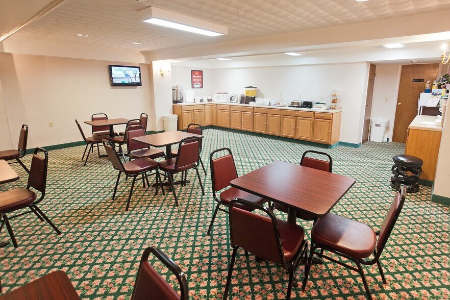 More Photos Of 439 Canada St, Lake George Hotel For Sale