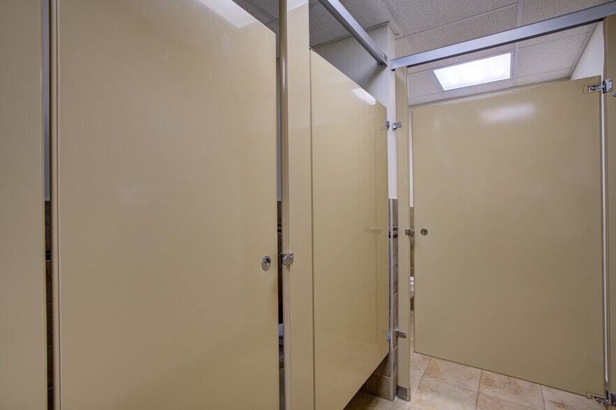 More Photos Of 225 S Academy Blvd, Colorado Springs Office For Sale