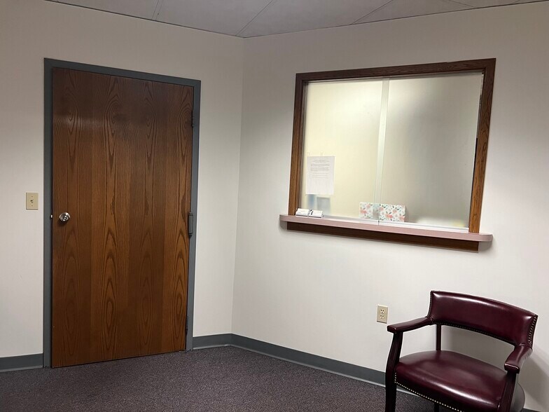 More Photos Of 625 Wolcott St, Waterbury Freestanding For Lease