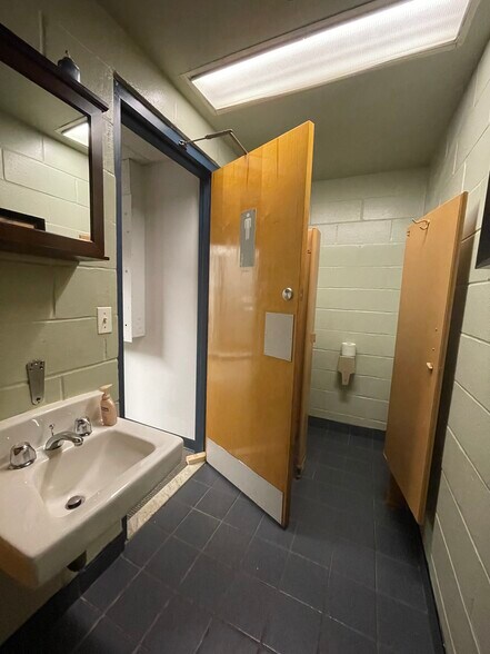 More Photos Of 91 Lake Ave, Tuckahoe Office For Sale