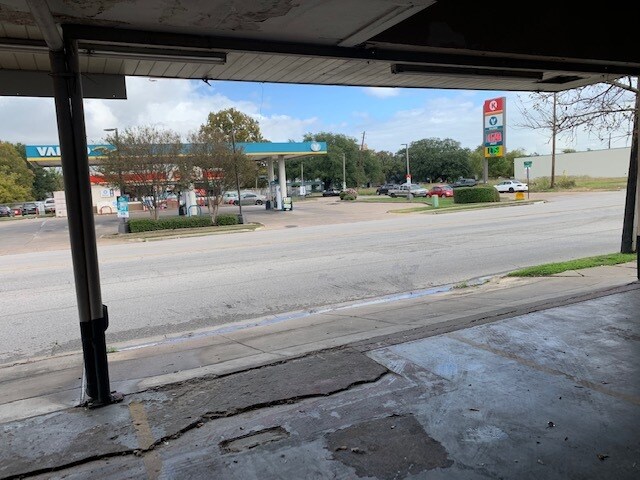 More Photos Of 7126 Lawndale St, Houston Storefront For Sale