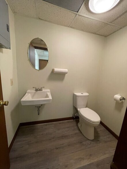 More Photos Of 2422 Gehman Ln, Lancaster Freestanding For Lease