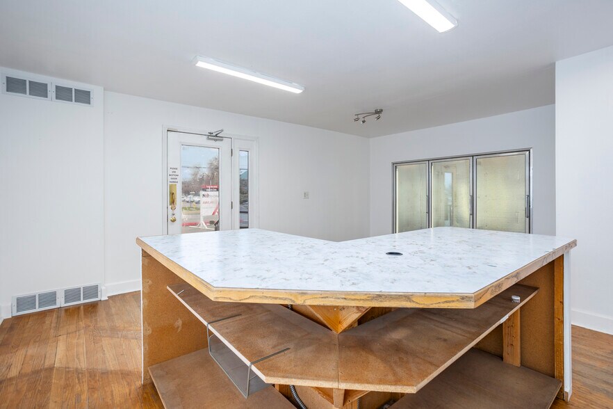 More Photos Of 5428 W Clearwater Ave, Kennewick Storefront Retail Office For Lease